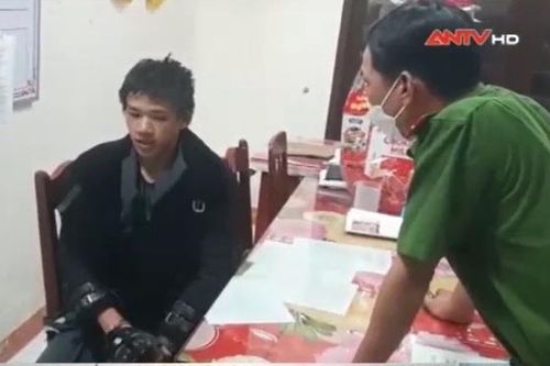 Thanh niên ngáo đá dùng hung khí tấn công nhiều người