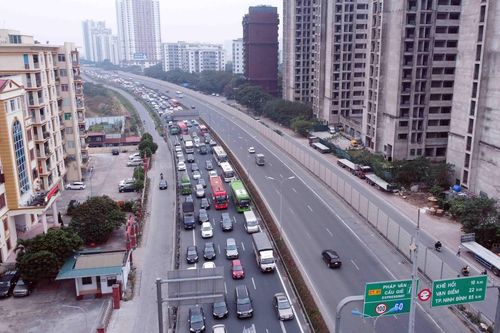 Người dân ùn ùn trở lại Thủ đô sau dịp nghỉ Tết Dương lịch