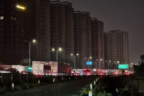 Người dân ùn ùn trở lại Thủ đô sau kỳ nghỉ lễ Tết Dương lịch 2023