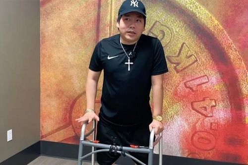 Tròn 1 năm kéo chân, Khoa Pug đã có thể đi lại không tập tễnh