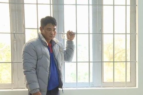 Khống chế hiếp dâm mẹ của người tình rồi cướp tài sản