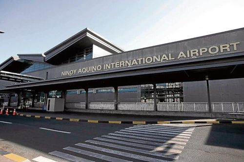 Hàng chục nghìn hành khách chịu ảnh hưởng do sự cố mất điện tại sân bay chính của Philippines