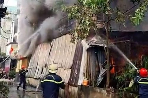 Thành phố Hồ Chí Minh: Cháy lớn tại cơ sở làm mây tre đan