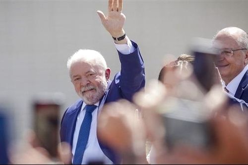 Tân Tổng thống Brazil khóc khi tuyên thệ nhậm chức