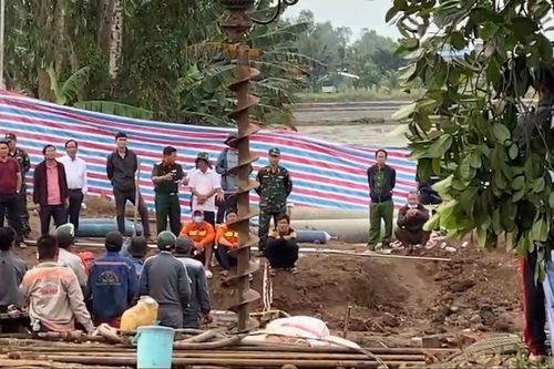 Toàn cảnh giải cứu bé trai 10 tuổi lọt xuống trụ bê tông sâu 35 m ở Đồng Tháp