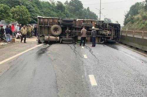 101 người thương vong do TNGT trong 3 ngày nghỉ Tết Dương lịch