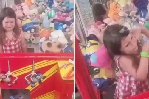Bé gái 4 tuổi ở Úc bị mắc kẹt trong máy gắp đồ chơi chỉ vì muốn 'lấy trộm' gấu bông
