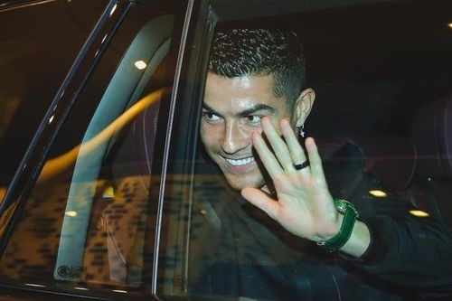 Ronaldo đeo đồng hồ trị giá trăm nghìn USD khi đến Saudi Arabia