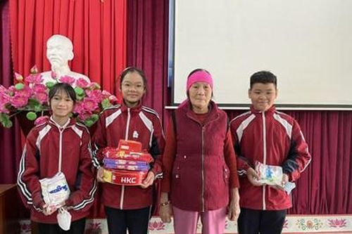 Ba học sinh dũng cảm cứu người bị nạn
