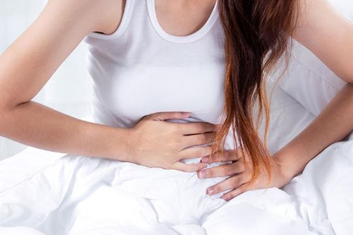 Hy hữu nữ bệnh nhân bị dính buồng trứng và vòi trứng lên thành bụng