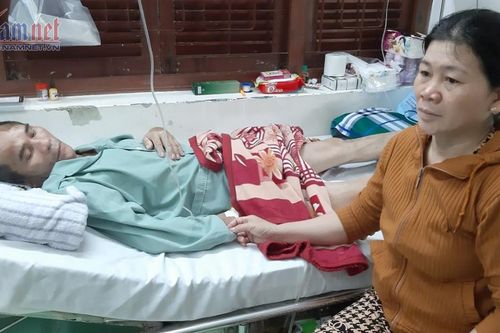 3 tháng chăm chồng đột quỵ, vợ kiệt sức vì lo hàng chục triệu đồng viện phí