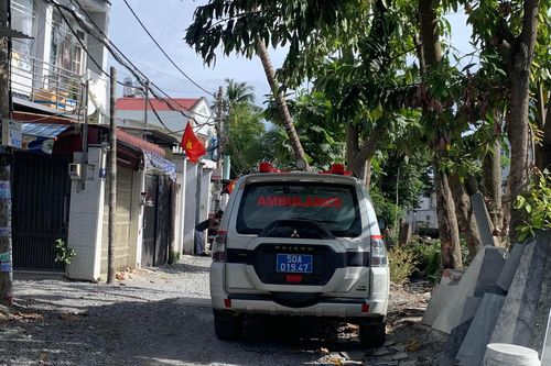 Vợ tá hỏa phát hiện chồng tử vong bất thường trên lầu