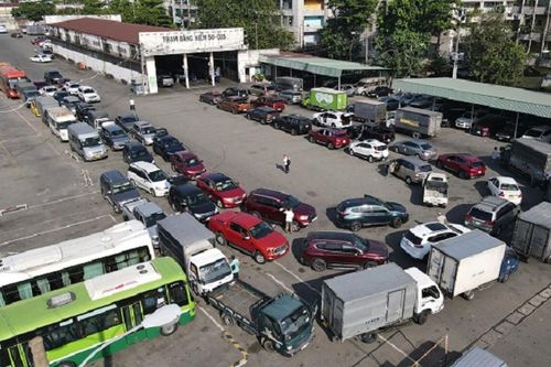 Một Giám đốc trung tâm đăng kiểm ở TP HCM không biết chữ, chỉ học đến lớp ba