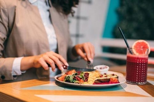 Hẹn hò với chính mình: Học cách biết ơn và tự hào về bản thân