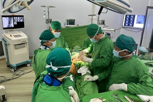 Cứu sống bệnh nhân bị gãy khung chậu phức tạp