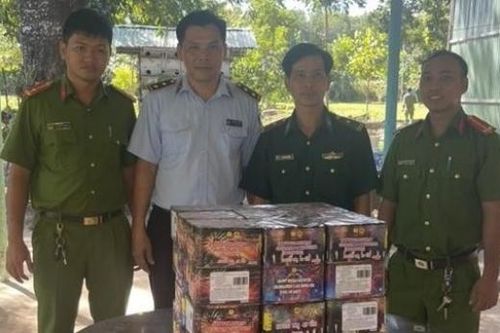 Cận Tết, 'nóng' vận chuyển pháo nổ qua biên giới Tây Nam