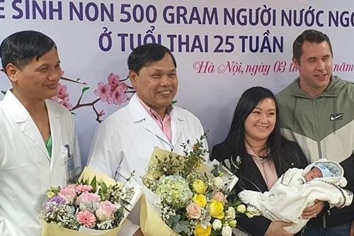 Nuôi dưỡng thành công trẻ sinh non nặng 500g