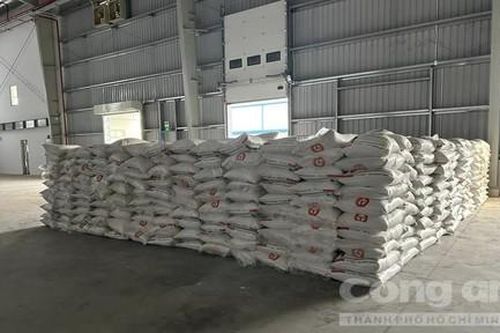 Bắt 130 tấn đường cát nhập lậu đang chở về TPHCM và miền Tây tiêu thụ