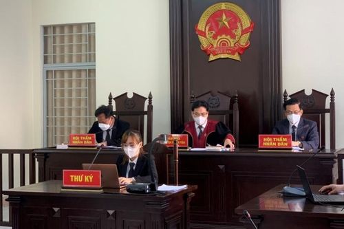 Từ 1-2: Thẩm phán không được xét xử vụ án khi đang chờ xem xét kỷ luật