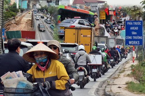 Hà Nội: Ngán ngẩm cảnh ùn tắc thường xuyên ở đường Âu Cơ do dự án cải tạo chậm tiến độ