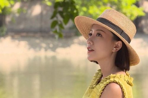 Phong cách thời trang từ phim đến đời thực của 'ác nữ màn ảnh' Băng Di