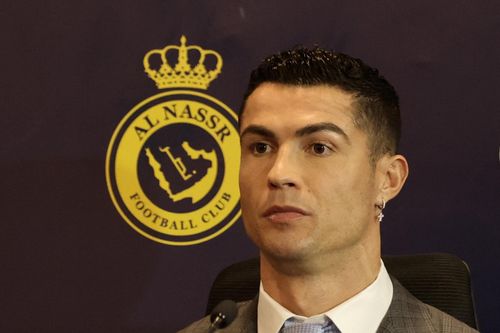 HLV Howe phủ nhận điều khoản đưa Ronaldo trở lại châu Âu