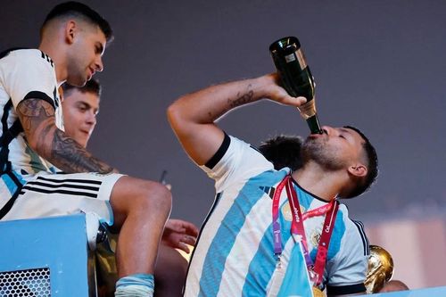 Messi nổi giận vì Aguero uống quá nhiều sau chức vô địch World Cup