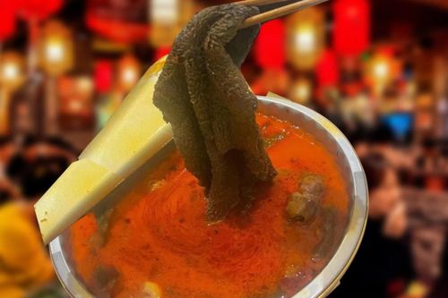 Thực khách Trung Quốc phát hiện giẻ lau trong lẩu mang về