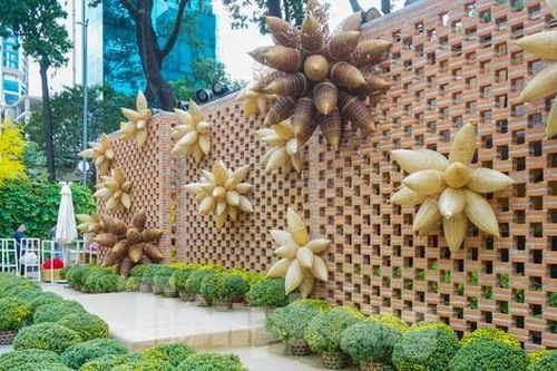'Phố ông đồ' ở trung tâm TPHCM tất bật thi công trước giờ khai mạc