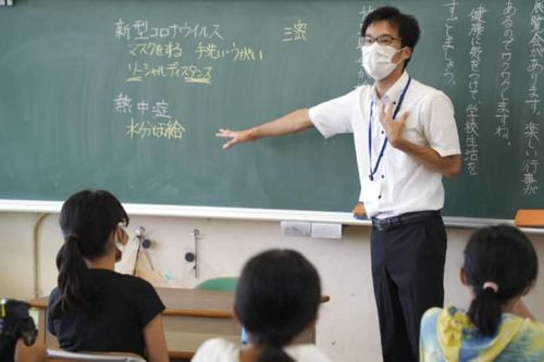 Làm việc quá sức, hơn 10.000 giáo viên Nhật Bản mắc các bệnh tâm lý