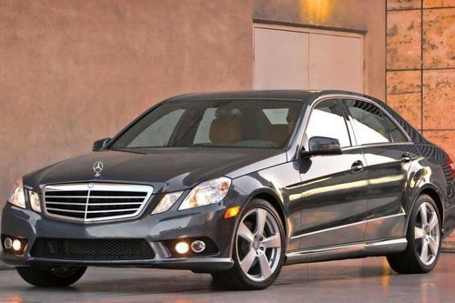 Triệu hồi gần 125.000 xe Mercedes bị lỗi cửa sổ trời