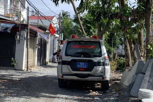 Mang đồ ăn cho chồng, vợ phát hiện cảnh tượng kinh hoàng