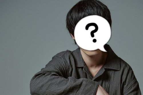 Nam diễn viên nổi tiếng đột ngột qua đời vì ngã cầu thang giữa đêm