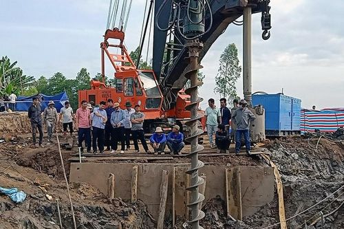 Vụ bé trai 10 tuổi lọt trụ bê tông: Vì sao phải thay đổi phương án cứu nạn liên tục