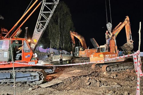 Giải cứu bé trai 10 tuổi lọt trụ bê tông: Sáng 4/1, khoan dần về đích độ sâu 36m dưới lòng đất