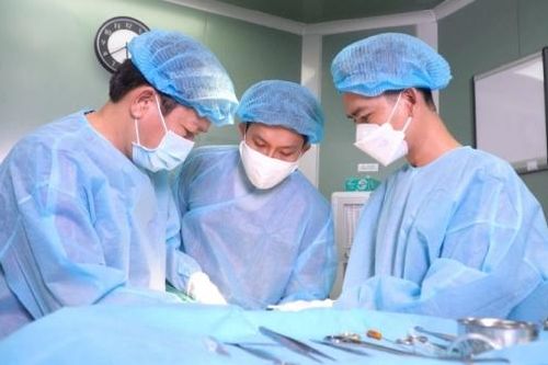 Tiêm filler làm đẹp vòng ba, cô gái bị chất làm đẹp 'ăn' tới tận xương chậu