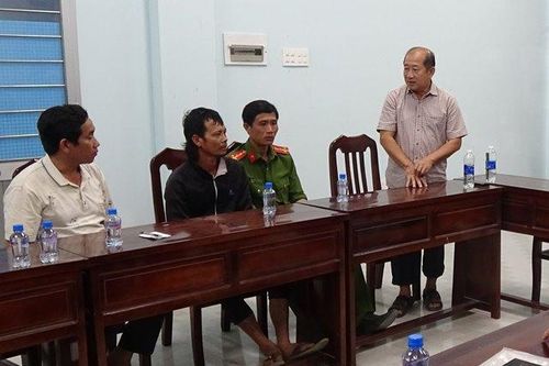 Bé trai rơi xuống trụ bê tông đã tử vong