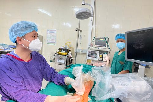 Giúp bệnh nhân Nam Phi chữa lành suy van tĩnh mạch hiển bằng laser nội mạch