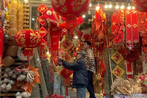 Rực rỡ sắc màu đồ trang trí Tết Quý Mão 2023