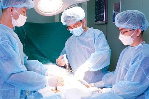 Tiêm filler làm đẹp dịp Tết, cô gái phải cấp cứu vì bị áp xe