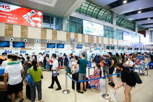 Đã bổ sung nhưng đường bay 'nóng' cận Tết Nguyên đán vẫn hết vé