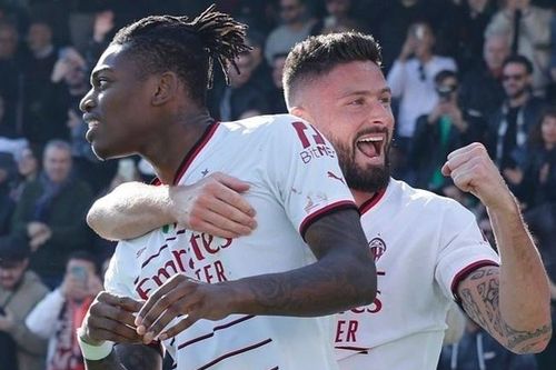 AC Milan tiếp tục bám đuổi Napoli