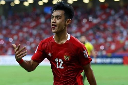 Tuyển Indonesia 'sống' nhờ hai hậu vệ biên