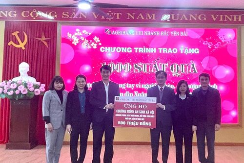 Hàng nghìn phần quà trao tặng người nghèo ở Yên Bái
