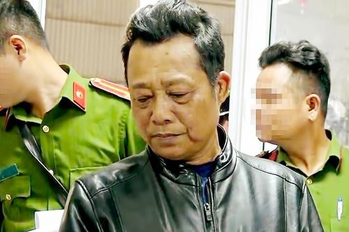 Hoạt động của trung tâm đăng kiểm có giám đốc 'mù chữ'