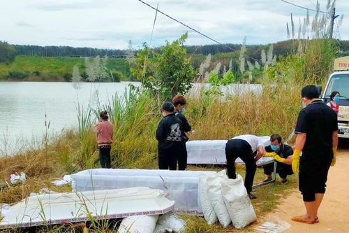 Chèo thuyền ra đập thủy lợi cho cá ăn, hai anh em tử vong