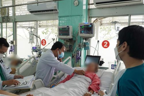 Gặp họa vì tiêm filler nâng vòng 3