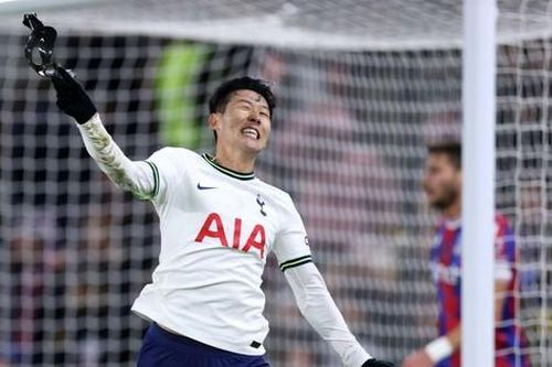 Son Heung-min ném mặt nạ ăn mừng trong chiến thắng 4 sao của Tottenham