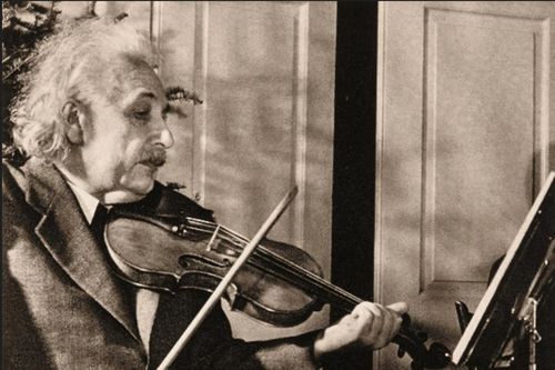 Gia đình và cây đàn violin đã góp phần tạo nên thiên tài Albert Einstein