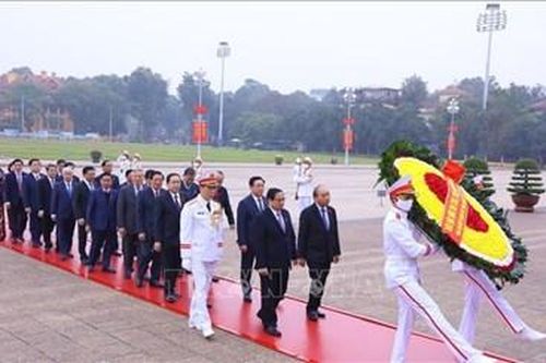Lãnh đạo Đảng, Nhà nước, đại biểu Quốc hội vào Lăng viếng Chủ tịch Hồ Chí Minh